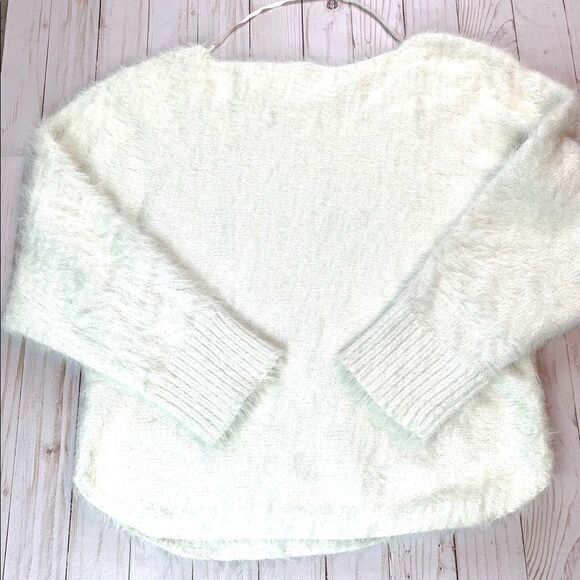 Rare GAP Fuzzy White Sweater Size Small - Picture 2 of 10